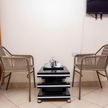 Airport Unique Hotel Entebbe Exteriör bild
