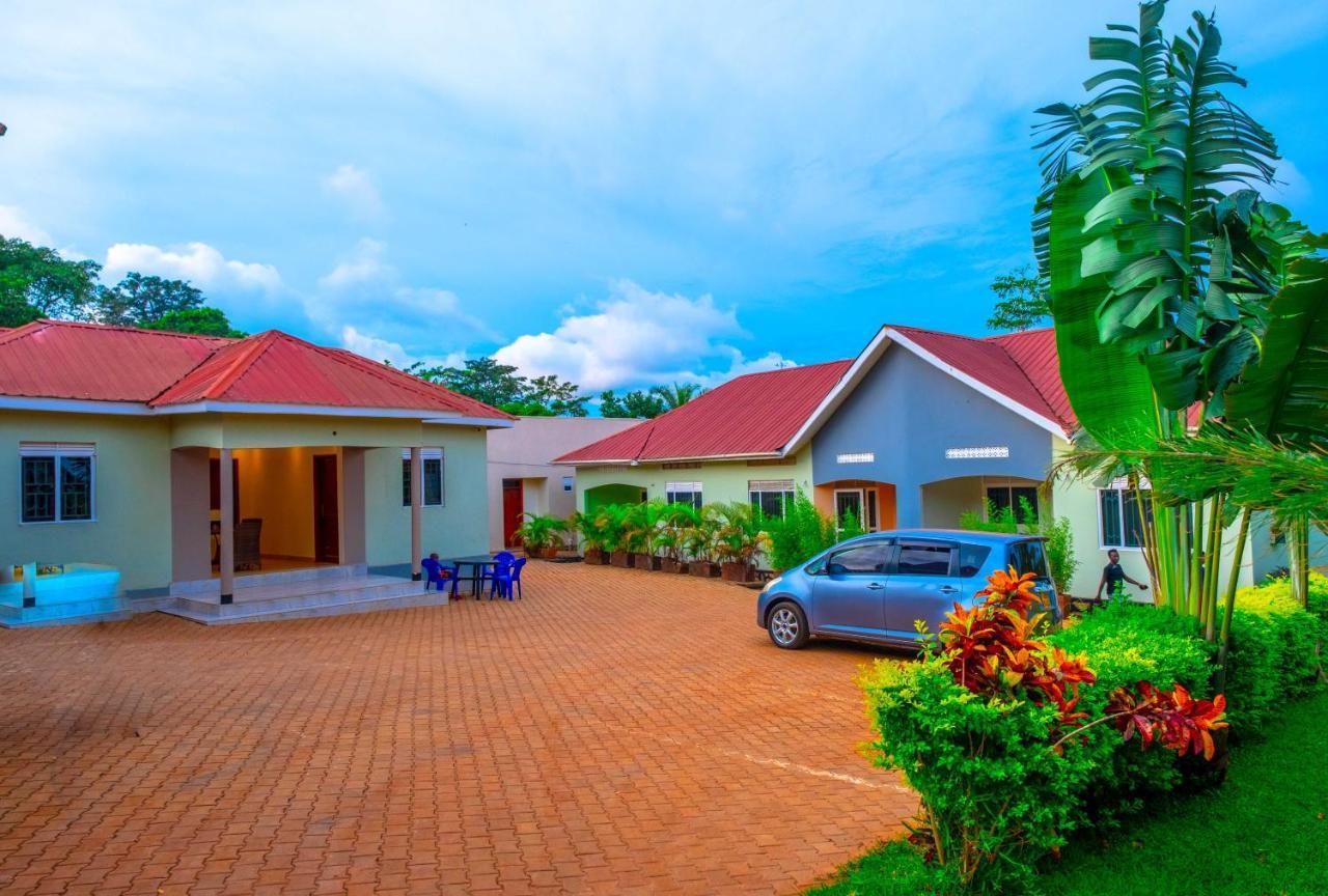 Airport Unique Hotel Entebbe Exteriör bild