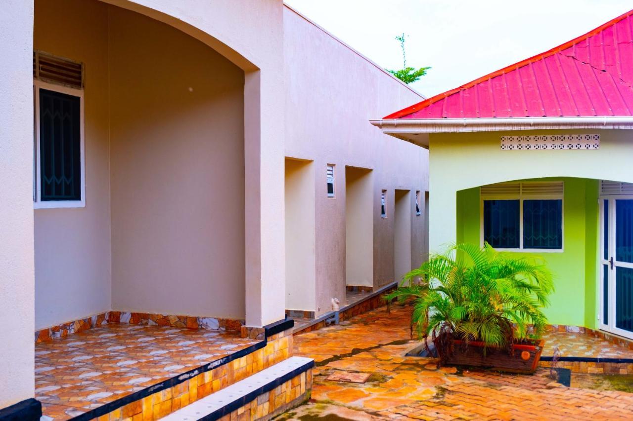 Airport Unique Hotel Entebbe Exteriör bild