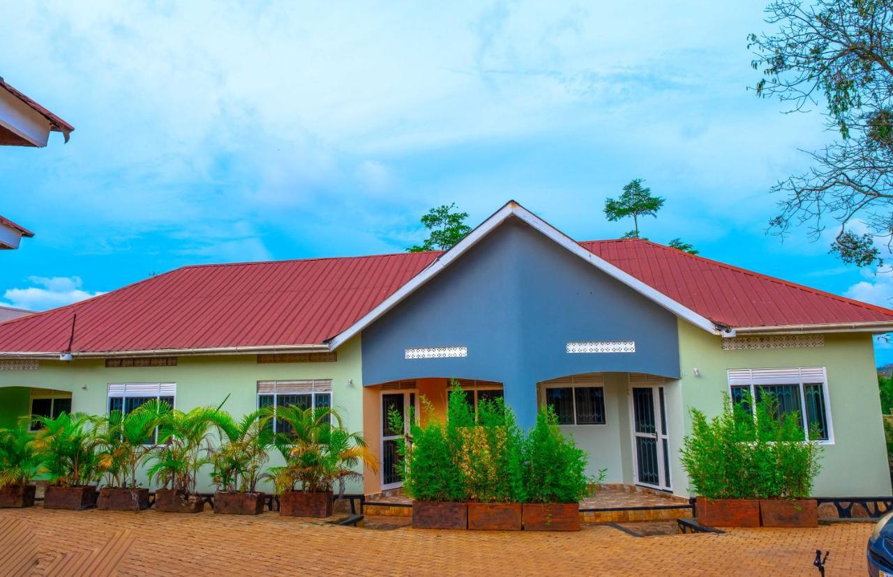 Airport Unique Hotel Entebbe Exteriör bild