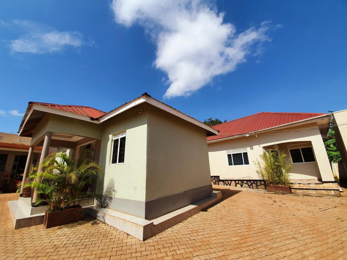 Airport Unique Hotel Entebbe Exteriör bild