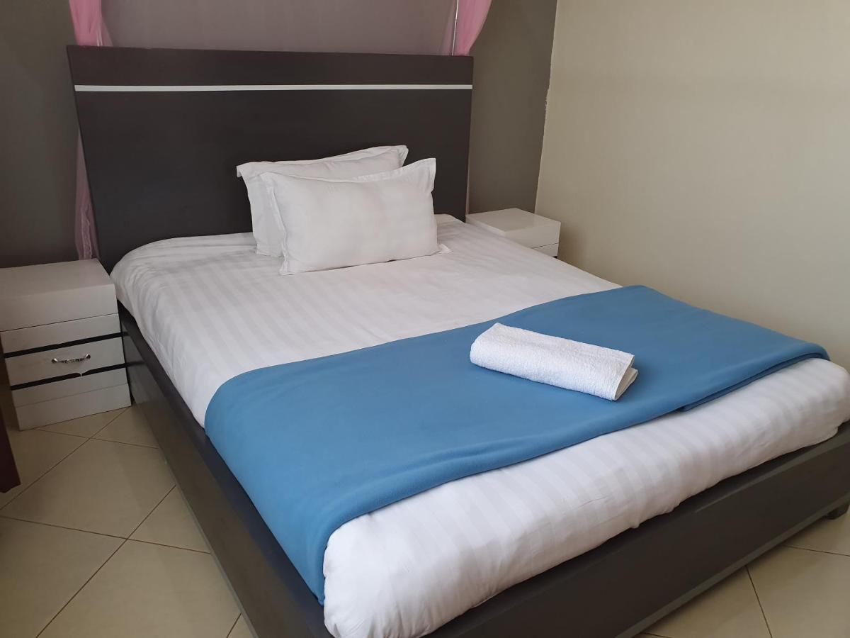 Airport Unique Hotel Entebbe Exteriör bild