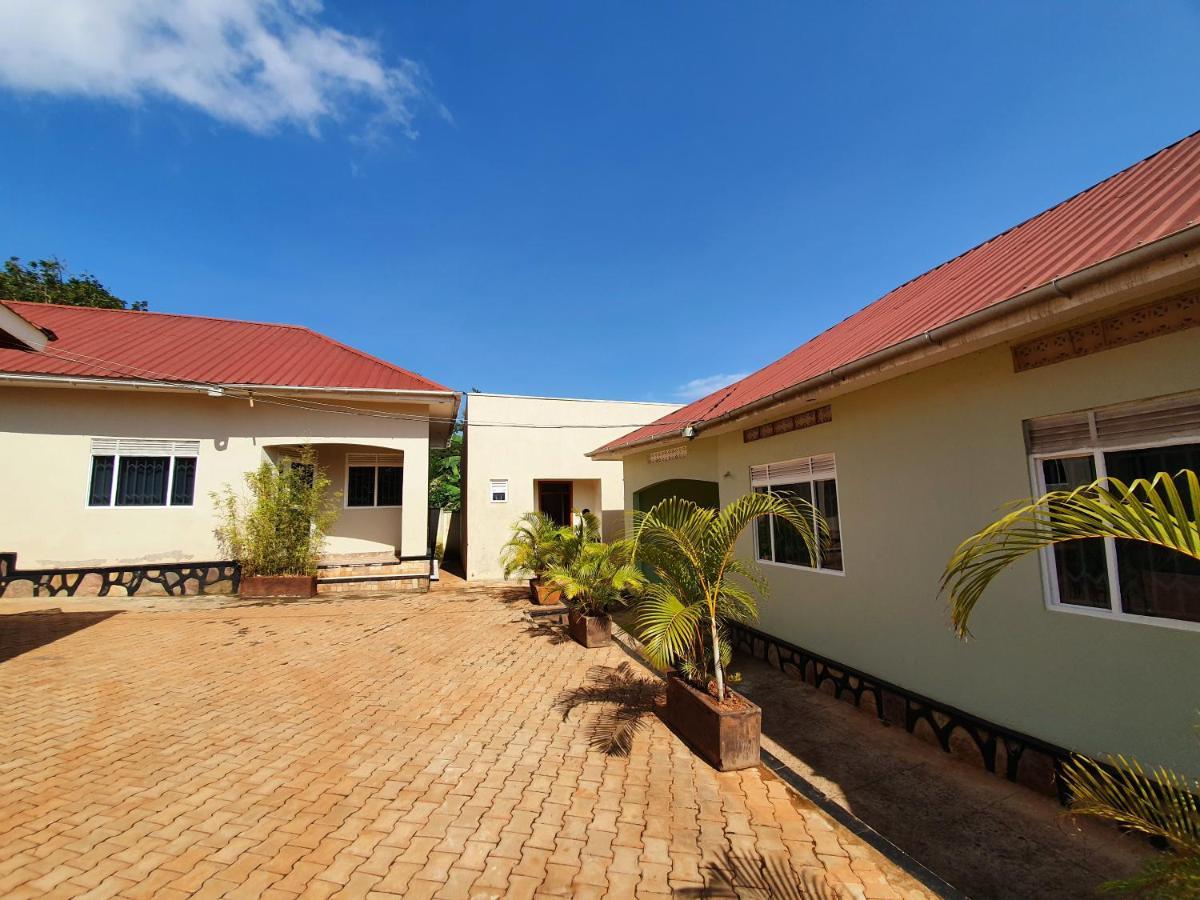 Airport Unique Hotel Entebbe Exteriör bild