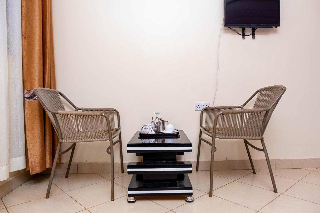Airport Unique Hotel Entebbe Exteriör bild